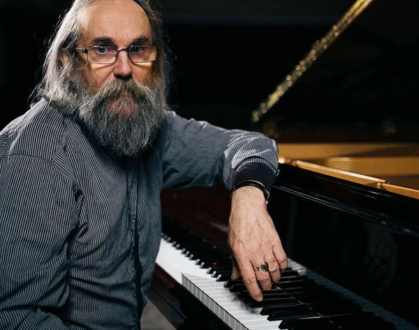 Найшвидший піаніст планети Любомир Мельник: про «безперервну музику», визнання та істинне звучання фортепіано