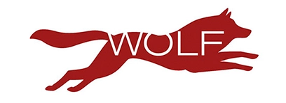<p style="text-align: justify;">Історія голландської компанії з виробництва аксесуарів і запчастин для музичних інструментів Wolf Music Products почалася з добрих технічних рішень засновника, майстра Віллі Вульфа. Саме він 1965 року в Амстердамі сконструював перші універсальні й практичні мостики, які одразу вподобали скрипалі. Адже всі варіанти, які існували до того, професійних музикантів не влаштовували. Віллі Вульф швидко отримав першу тисячу замовлень, і справа пішла. З&rsquo;явилися і перші труднощі: універсальні мостики однак не підійшли абсолютно всім музикантам. Тоді Віллі Вульф звернувся до музичного складу голландського симфонічного оркестру з Утрехта. Таким чином мостики були вдосконалені, і виробництво продовжувалося з подвійним ентузіазмом.</p>
<p style="text-align: justify;">Цікаво, що першою майстернею Вульфа було дуже просте приміщення на задньому дворі його дому в Утрехті, куди майстер переїхав 1967 року. Там були виготовлені перші мостики вже за технологією forte. 1974 року Віллі Вульф вже відкрив професійні майстерні у власній резиденції в місцевості Vleuten. Тут майстер ще близько 20 років вдосконалював свої досягнення, аби потім передати компанію своїм синам. Роберт і Артур Вульфи очолили батьківську справу 1993 року. Майстер і вправний підприємець, вони швидко змогли відкрити для компанії нові горизонти. 2005-го Артур залишив Wolf Music Product. Відтоді компанією керує Роберт Вульф разом із дружиною.</p>
<p style="text-align: justify;">За останні роки Wolf Music Products розпочала ще один етап розвитку. Оновився не лише логотип, але й способи виготовлення музичних аксесуарів і деталей для інструментів, а також розширився їхній асортимент. З&rsquo;явилися кольорові мостики з 3D-ефектом, що досягається завдяки спеціальним типам фарби. Сьогодні компанія Wolf Music Products b.v. виробляє аксесуари для струнно-смичкових і струнних музичних інструментів. Зокрема, мостики і підборідники, які дотепер користуються успіхом серед скрипалів та альтистів, аксесуари для віолончелей і гітар, запчастини для музичних інструментів, портативні пристрої (Batt-O-Meter) тощо. Мостики Wolf Music Products вже 45 років залишаються найбільш універсальними. Завдяки удосконаленим технологіям Віллі Вульфа сучасні скрипалі зі всього світу так само вдало можуть задавати мостику форму свого плеча, граючи з власною ергономікою, як і їхні голландські попередники десятиріччя тому.</p>